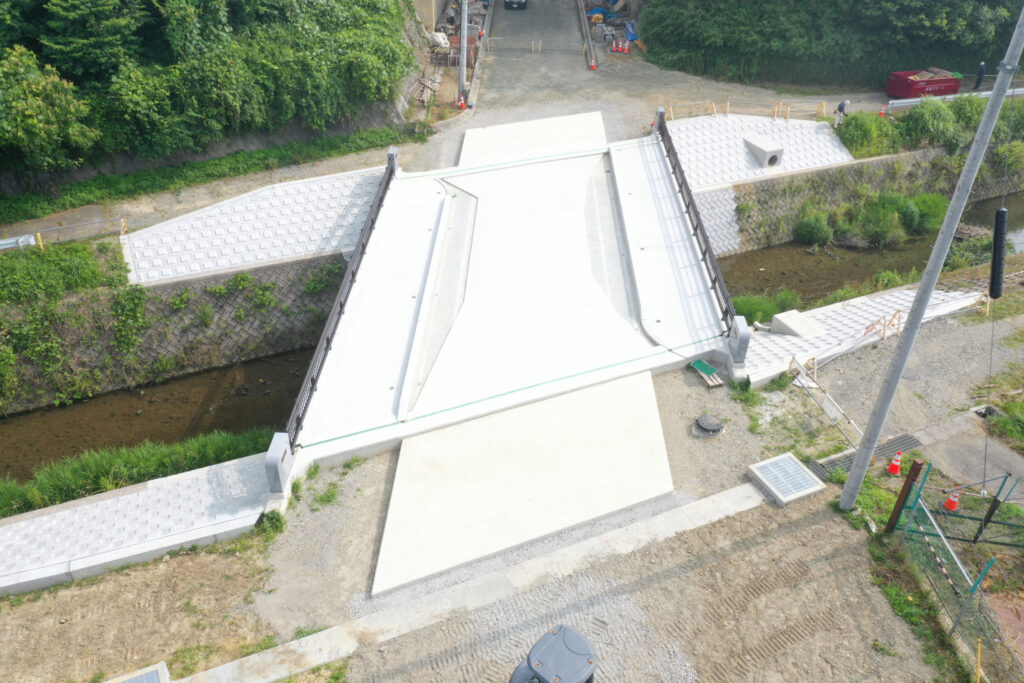 小木津町柳町橋架換上部工事 - 株式会社オカベ